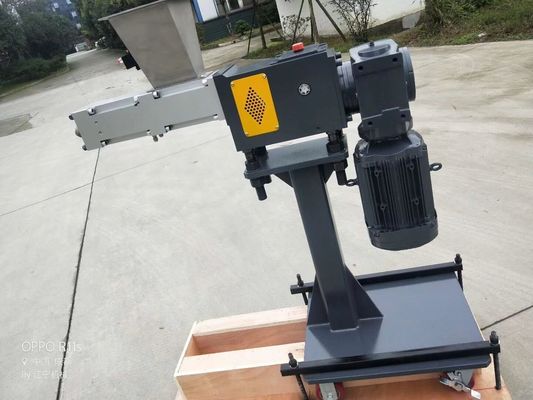 WPC 압출기를 위한 진동 자전 쌍둥이 나사 압출기 측 지류 D2 물자