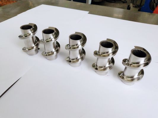 쌍둥이 나사 압출기 예비 품목을 HRC58 - 62 경도 자전하는 ZSE75 CO